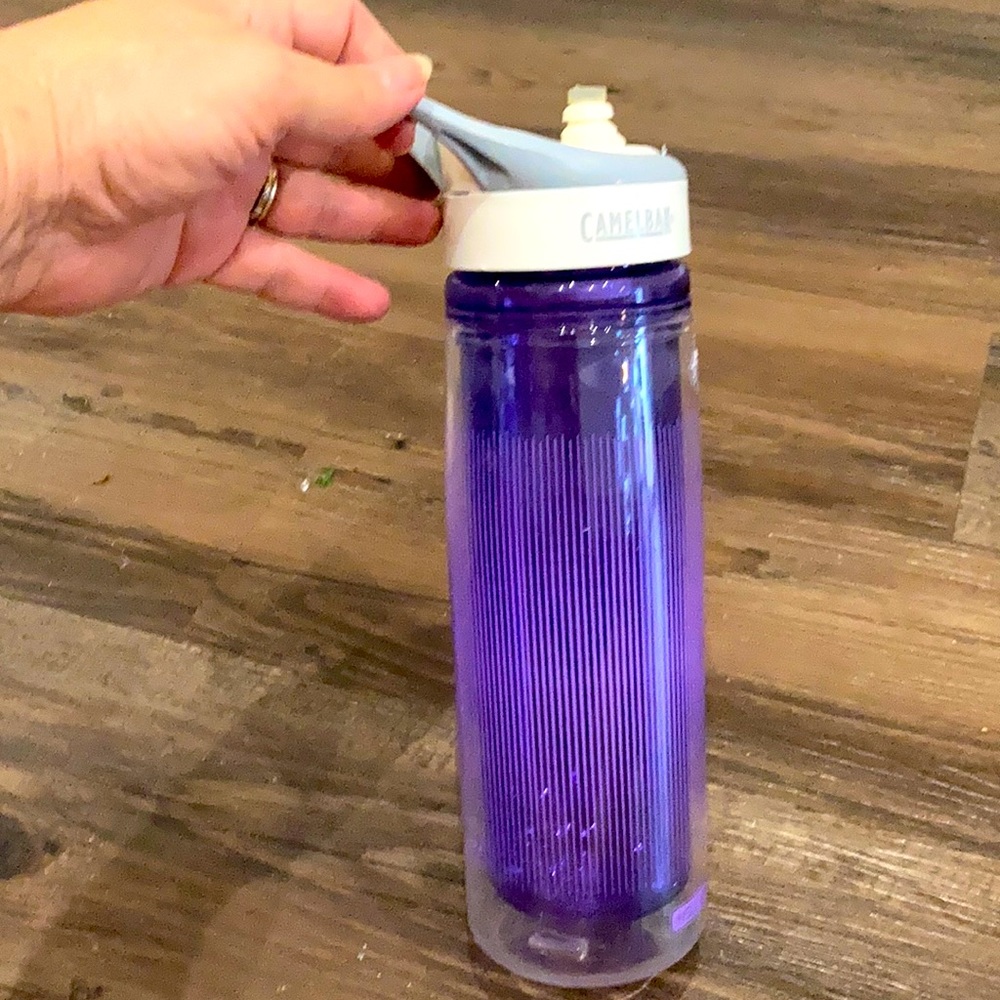 5/$25 Camelbak groove purple water bottle large